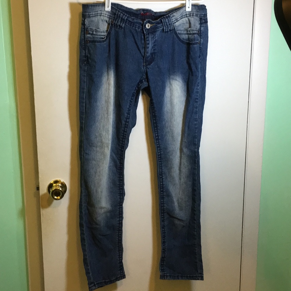 Dark wash pants with highlight